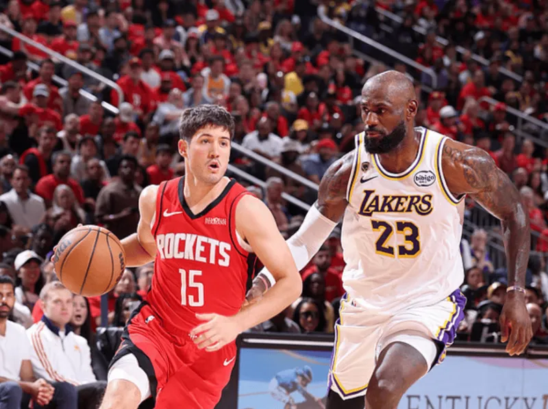 开云-战报：火箭半场56-47领先湖人，申京14分&amp;amp;艾顿15分